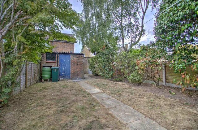 23 Titmus Drive, Crawley RH10 5EN