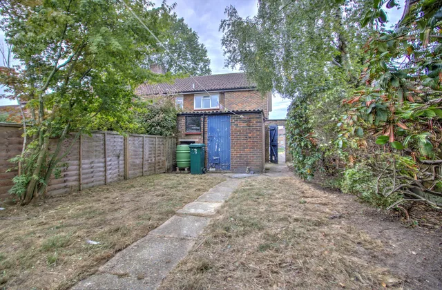 23 Titmus Drive, Crawley RH10 5EN