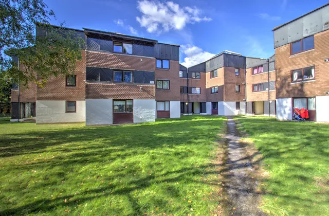 60 Camelot Court, Crawley RH11 0PB