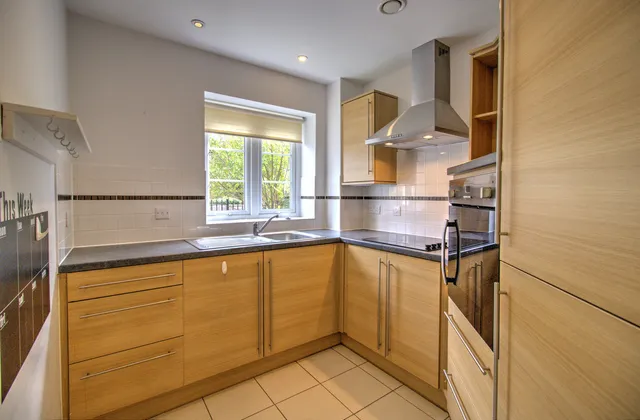 3 Clarence Court Brighton Road, Horsham RH13 5TS