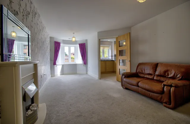 3 Clarence Court Brighton Road, Horsham RH13 5TS