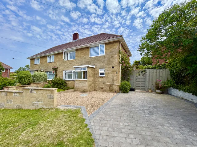 2 St. Saviours Road, Totland Bay PO39 0EZ