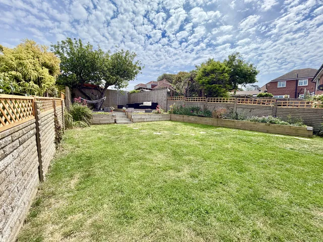 2 St. Saviours Road, Totland Bay PO39 0EZ