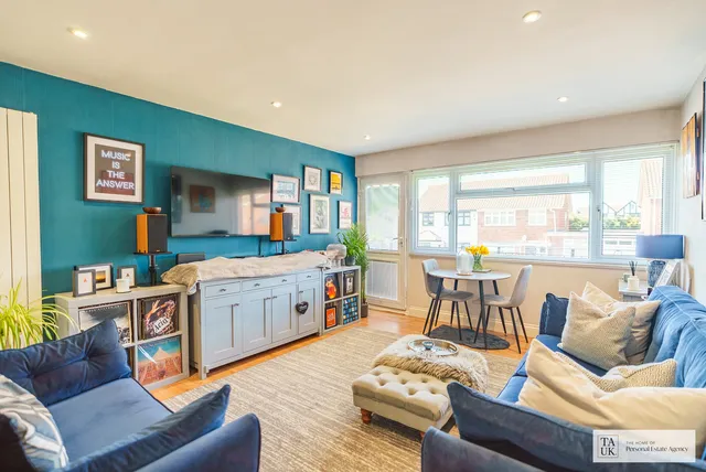 97 Briarleas Gardens, Upminster RM14 1LP
