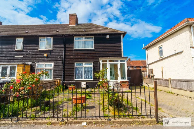 26 Bonham Road, Dagenham RM8 3BD