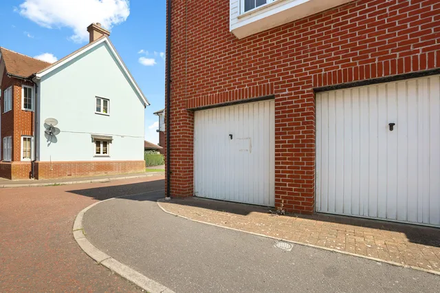 7 Iona Walk, Colchester CO5 7JD