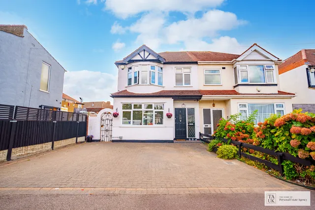 1 Helen Road, Hornchurch RM11 2EN