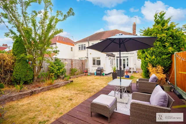 1 Helen Road, Hornchurch RM11 2EN