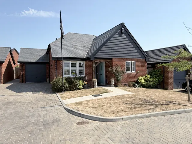 9 Jennings Close, Bognor Regis PO21 4FE