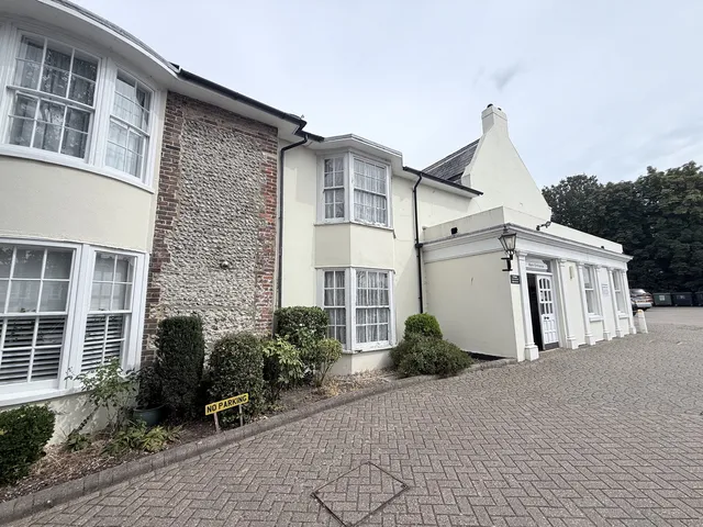 Flat 6, Winterton Lodge Goda Road, Littlehampton BN17 6SY