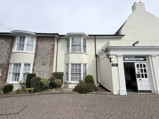 Flat 6, Winterton Lodge Goda Road, Littlehampton BN17 6SY