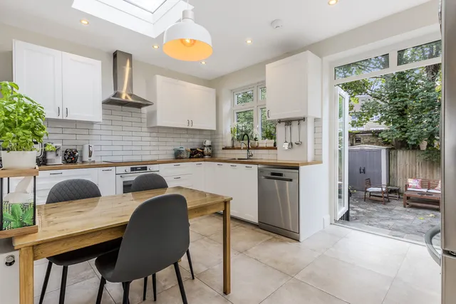 16 Green Road, Whetstone N20 0QT