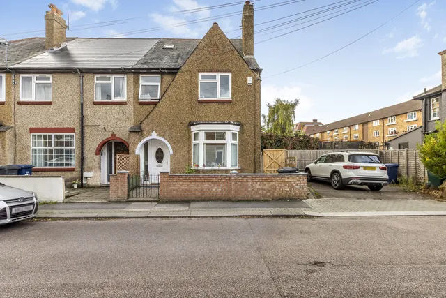 16 Green Road, Whetstone N20 0QT