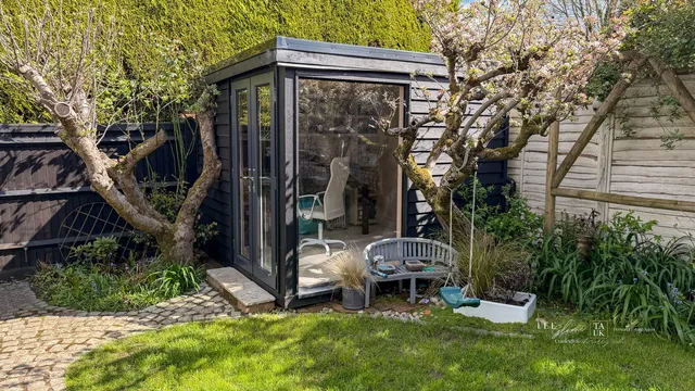 Hoe Cottage Petworth Road, Godalming GU8 4UW