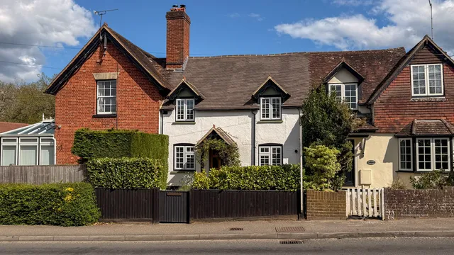 Hoe Cottage Petworth Road, Godalming GU8 4UW