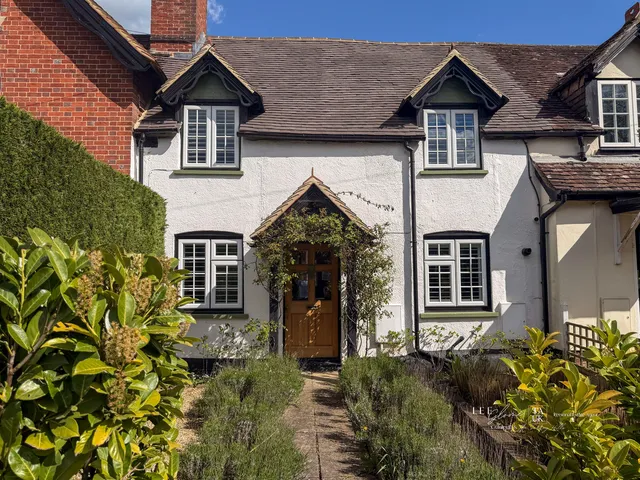 Hoe Cottage Petworth Road, Godalming GU8 4UW