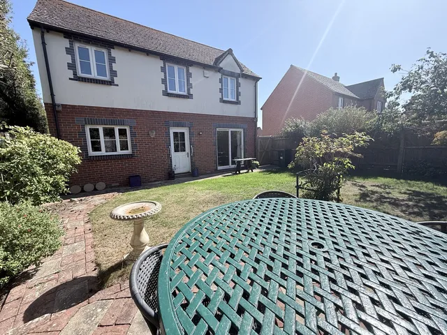 60 Robinson Close, Selsey PO20 0FD