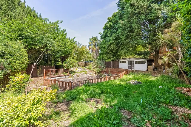 19 Oakleigh Park Avenue, Chislehurst BR7 5PB
