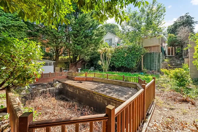 19 Oakleigh Park Avenue, Chislehurst BR7 5PB