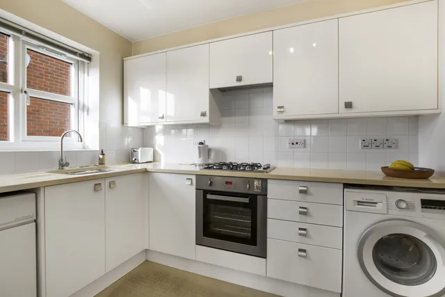 Flat 7, Aidans Court 110 Friern Park, North Finchley N12 9LN