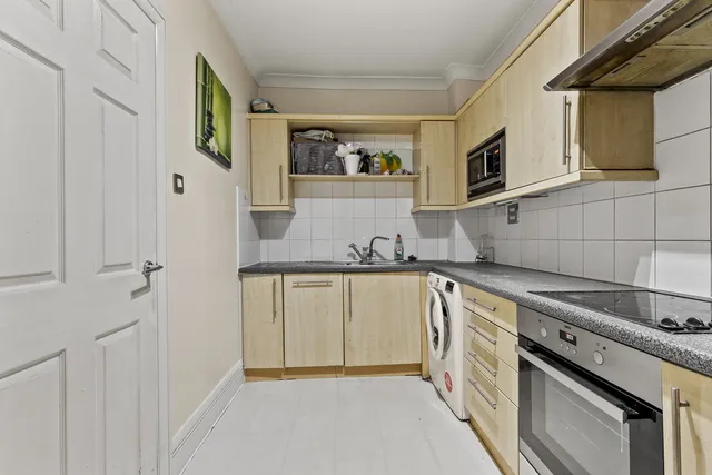 Flat 3, 10 The Grange, London SE1 3AG