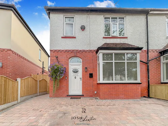 4 Farmway, Manchester M24 1DH