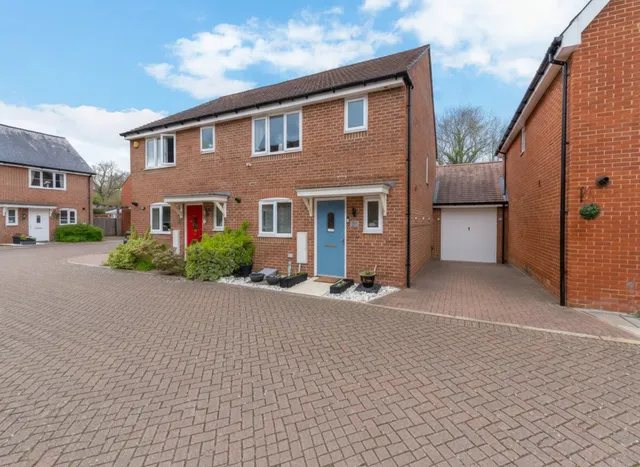 11, Roe Gardens, Reading, Three Mile Cross
