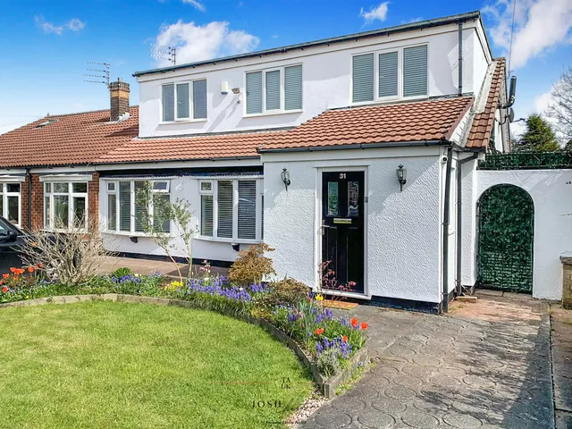 31 Gloucester Road, Manchester M24 1HT