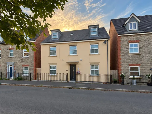 11 Heron Drive, Hengoed CF82 6AJ