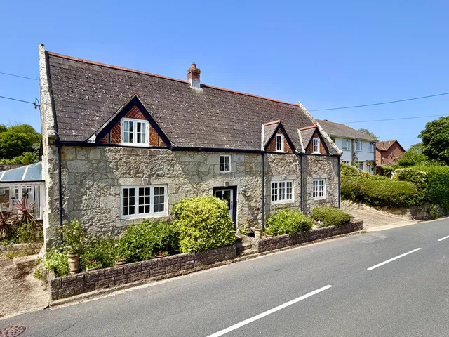 Strathwell Dale High Street, Whitwell PO38 2QE