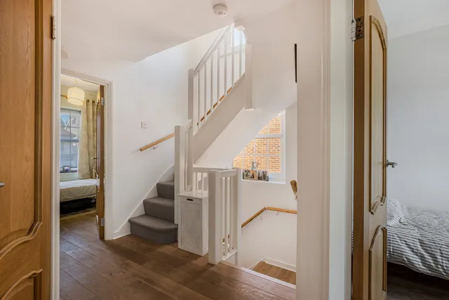 24 Coppice Walk, Whetstone N20 8DA