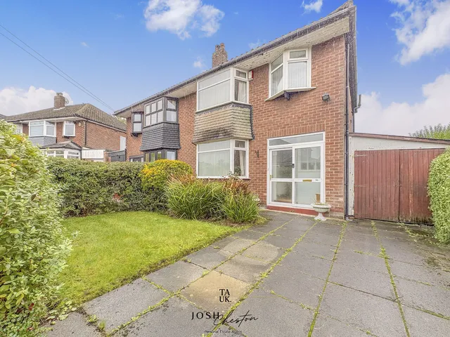 26 Banbury Road, Manchester M24 1GB