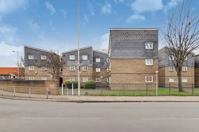 13 Bateman Close, Barking IG11 8QR