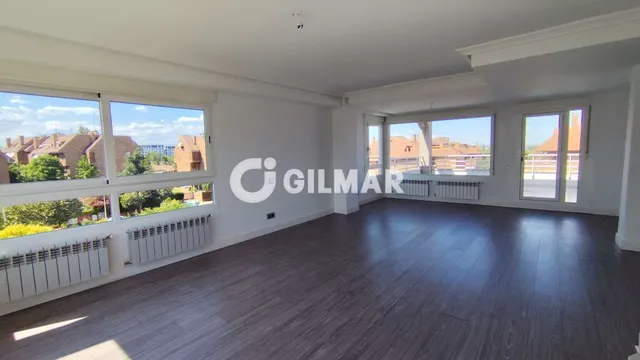 Duplex penthouse in POZUELO DE ALARCÓN, Madrid