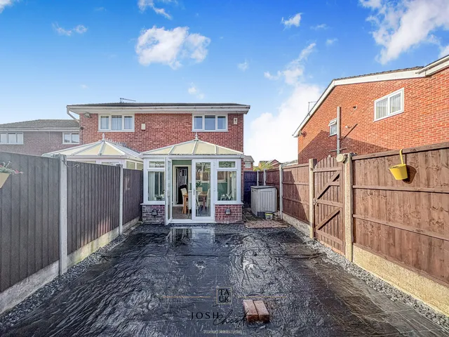 67 Andover Avenue, Manchester M24 1JG