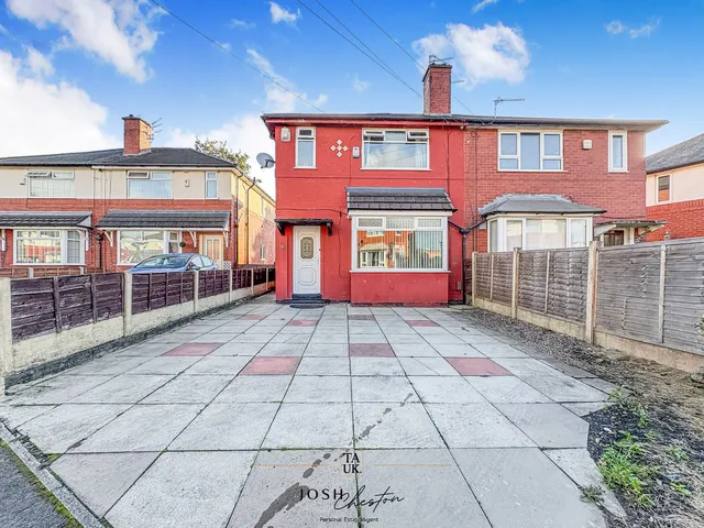 26 Larchview Road, Manchester M24 2FG