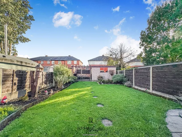 26 Larchview Road, Manchester M24 2FG