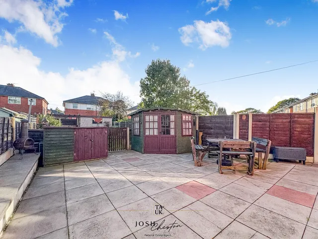 26 Larchview Road, Manchester M24 2FG