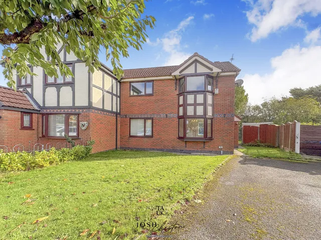 34 St Dominics Way, Manchester M24 1FY