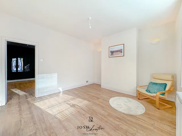 146 Walker Street, Manchester M24 4QE