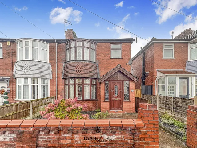 16 Ash Street, Manchester M24 2HA