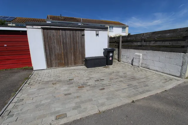 37 Carey Park, Polperro PL13 2JP