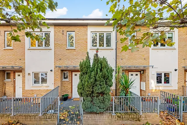 7 Yew Tree Close, London SE13 7DS