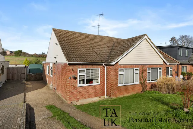 87 Hillview Close, Colchester CO5 7HS