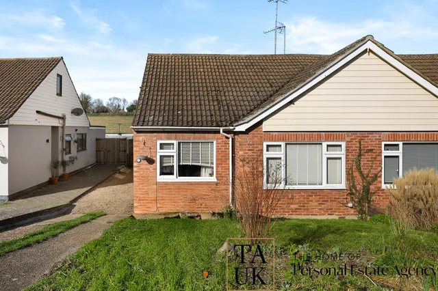 87 Hillview Close, Colchester CO5 7HS