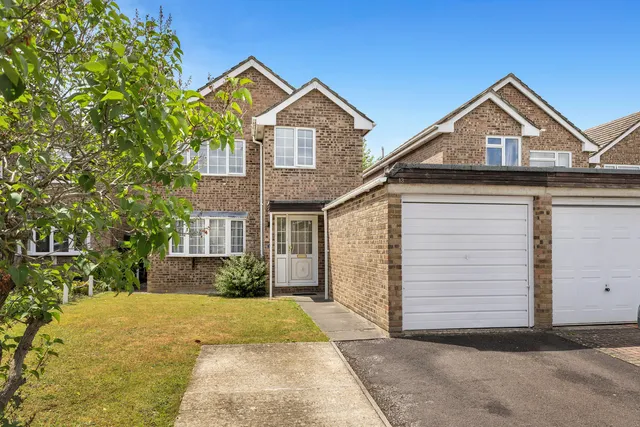 13 Ropley Close, Tadley RG26 3AZ