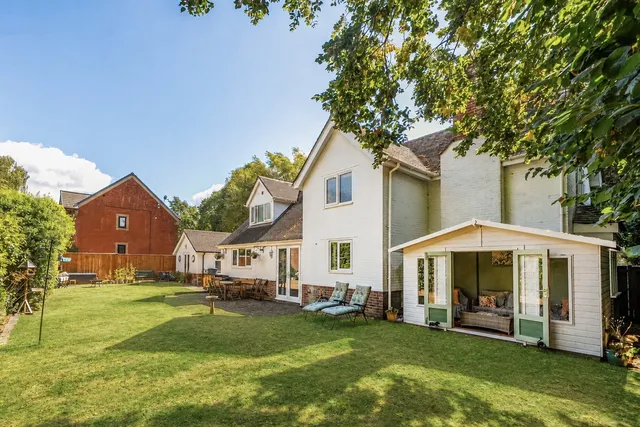 West Lodge Balmoral Way, Southampton SO16 8LU