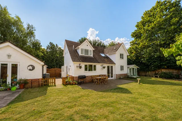 West Lodge Balmoral Way, Southampton SO16 8LU