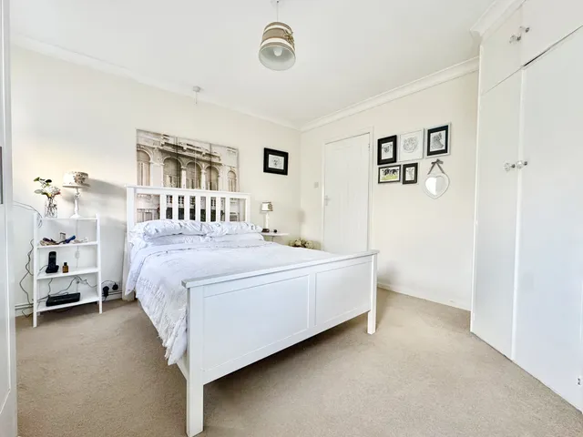 26 Shide Road, Newport PO30 1YQ