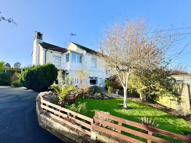 26 Shide Road, Newport PO30 1YQ
